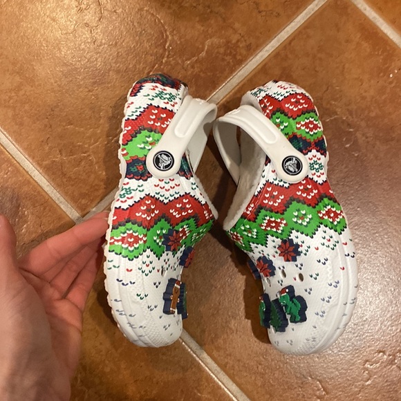 Christmas 🎄 Crocs Fuzzy Clogs Big Kid - Picture 8 of 9